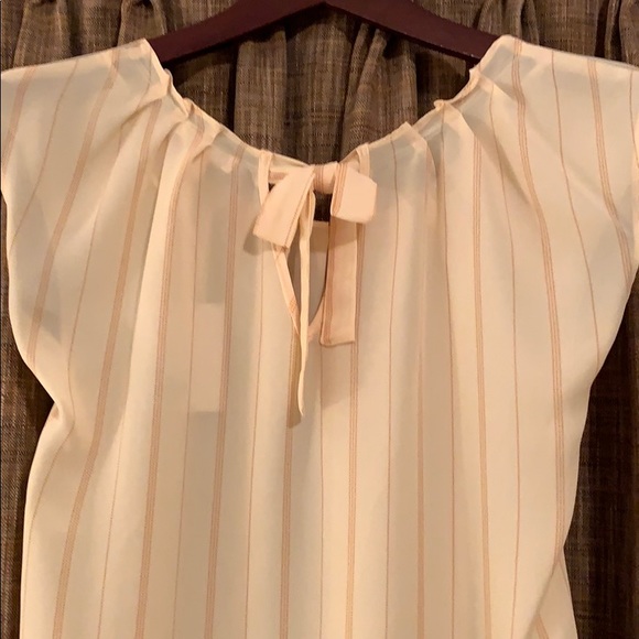 NWT  LC Lauren Conrad Pleat Neck Top - Picture 3 of 7